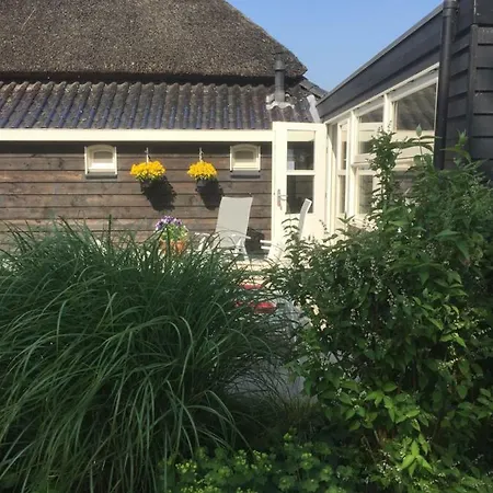 Apartamento Lekerweg 32 *